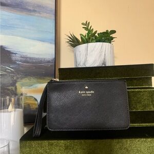 Kate Spade New York Lucy Medium L-Zip Wristlet